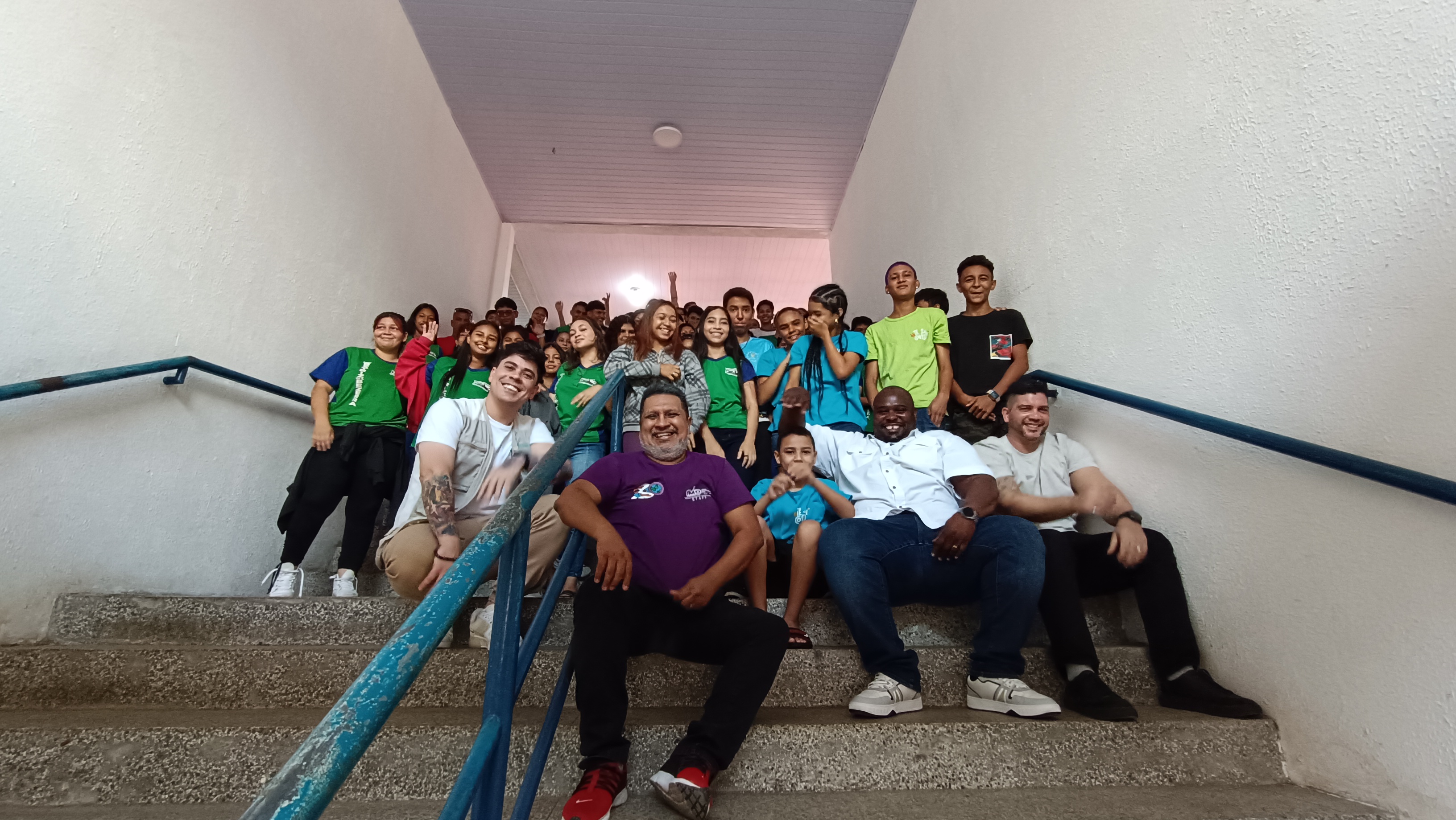 Adolescentes de Manacapuru e Iranduba recebem visita tÃ©cnica do 1MiO e parceiro institucional