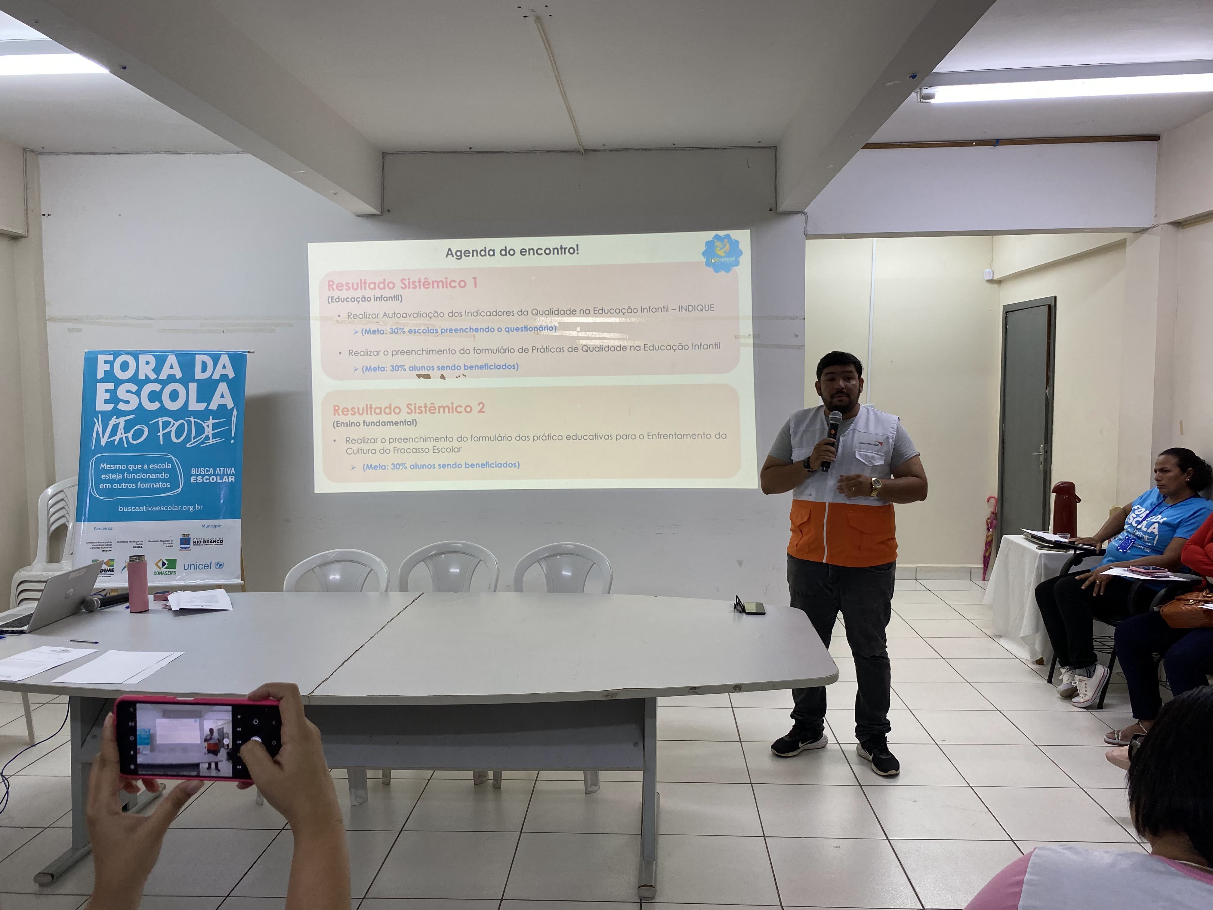 A atividade envolveu mais de 100 gestores e tÃ©cnicos da prefeitura de Rio Branco durante dois dias  com o objetivo de fortalecer as aÃ§Ãµes da Busca Ativa Escolar