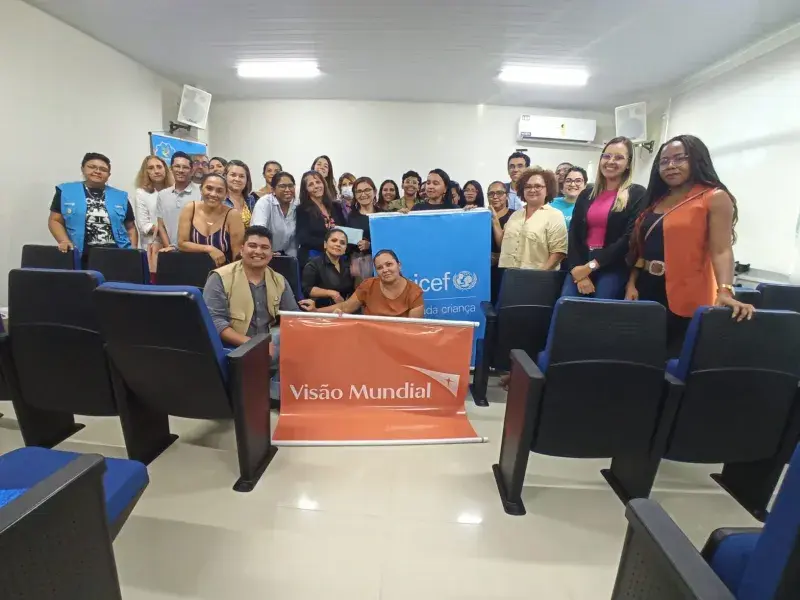 Encontro discute a implantação de uma rede de atendimento e escuta protegida para meninas e meninos vítimas ou testemunhas de violência e evitar sua revitimização, em municípios que participam do Selo UNICEF. Em 2020, 266 casos de violência sexual contra crianças e adolescentes foram registrados no estado (Foto: Visão Mundial)