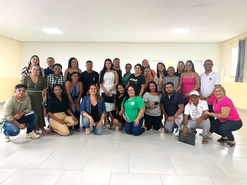 O encontro reuniu 28 pessoas para discutir a lei e a implementação do fluxo de atendimento às vítimas.