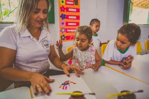 Filha e neta de analfabetas, Yasmin foi resgatada pelo Busca Ativa Escolar e entrou na escola aos 4 anos. Foto: UNICEF/BRZ/Raoni Libório