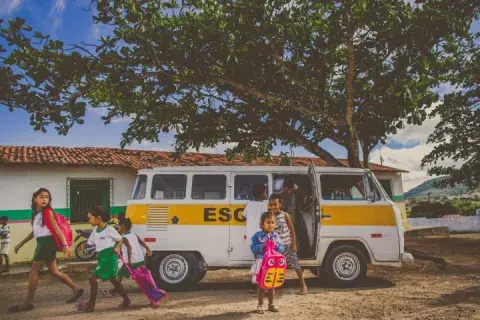 O acompanhamento do Busca Ativa está garantindo a frequência das três irmãs na escola. Foto: UNICEF/BRZ/Raoni Libório