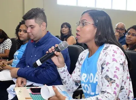 Mobilizadores de jovens relatam experiências do NUCA na busca ativa de crianças que estão fora da escola. Foto: Maxwell Santos