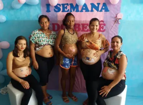 A Semana do Bebê aconteceu em oito regiões de Tanhaçu, na Bahia. Foram feitas palestras com nutricionista e psicóloga sobre aleitamento materno, tira-dúvidas sobre os cuidados com os bebês, pinturas, entre outras. 