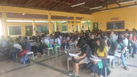 Alunos participam de palestras sobre a promoção da saúde mental em Parauapebas-PA. Foto: Divulgação do município)