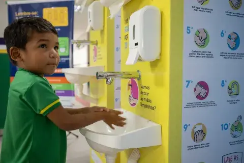 UNICEF e parceiros impulsionam ações de proteção às crianças e adolescentes por meio de projeto para fortalecer protocolos de prevenção e controle de infecções no ambiente escolar