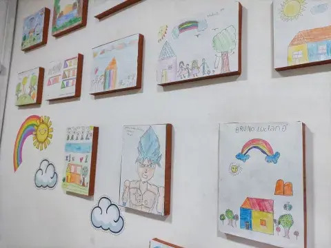 Desenhos feitos por alunos das creches municipais Rayza Pollyana e Casulo Menino Jesus