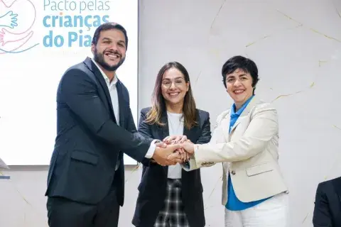 A chefe da unidade de Educação do UNICEF, Mônica Dias, apresentou a plataforma da BAE no evento